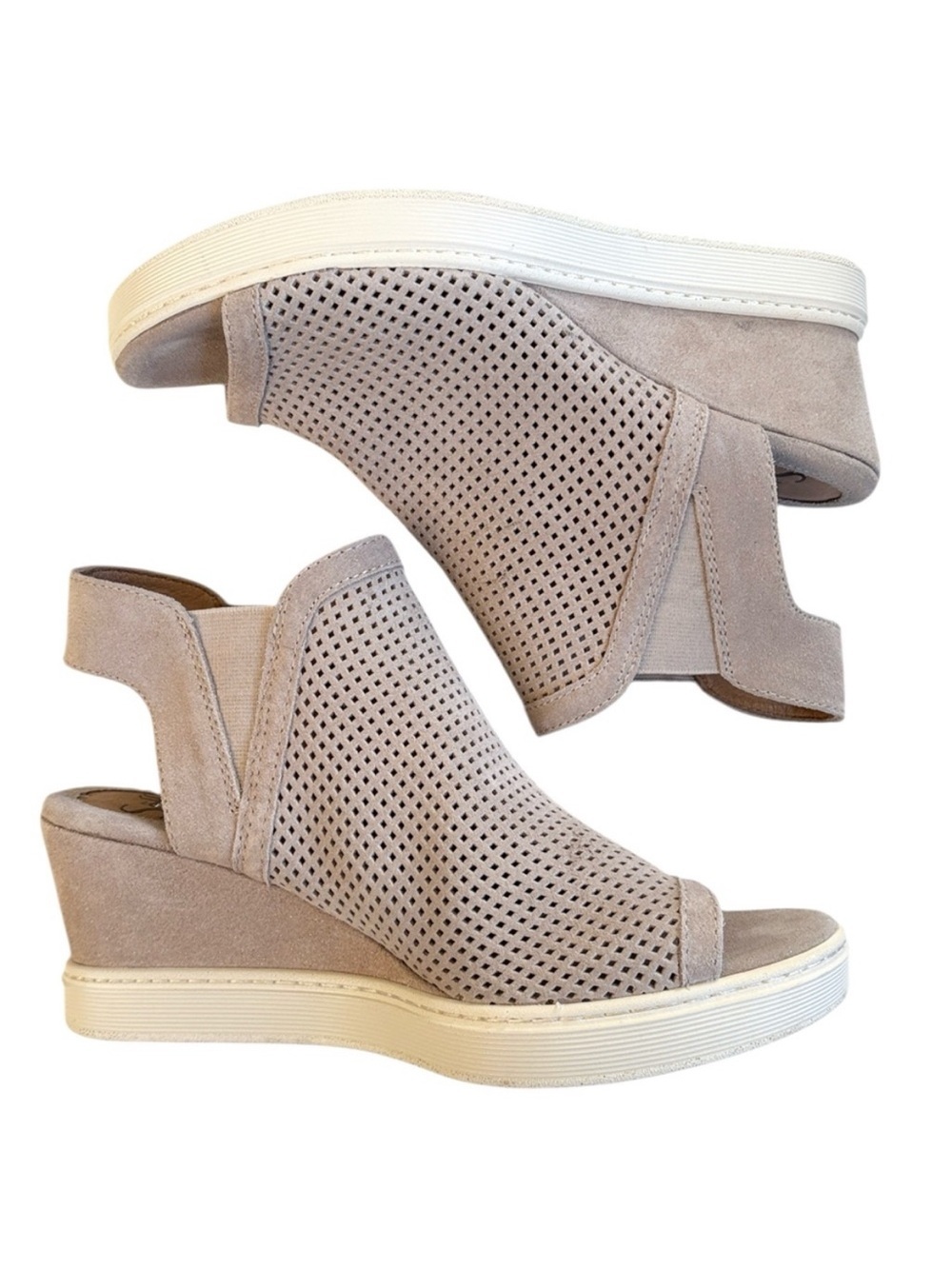 EUC Sofft Leather Basima Wedge
Sandals Size 8.5